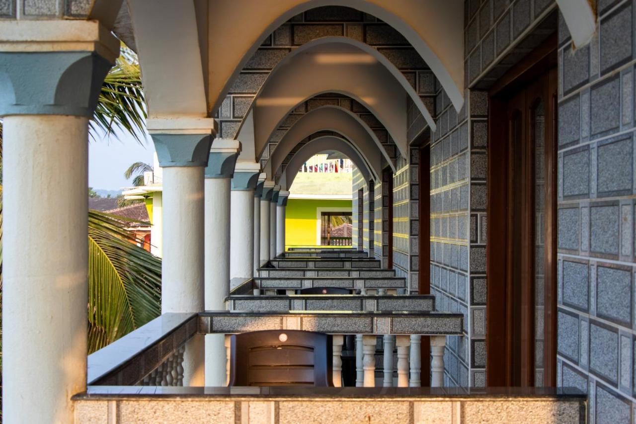 Larios Beach Holidays Resort Baga Exterior foto
