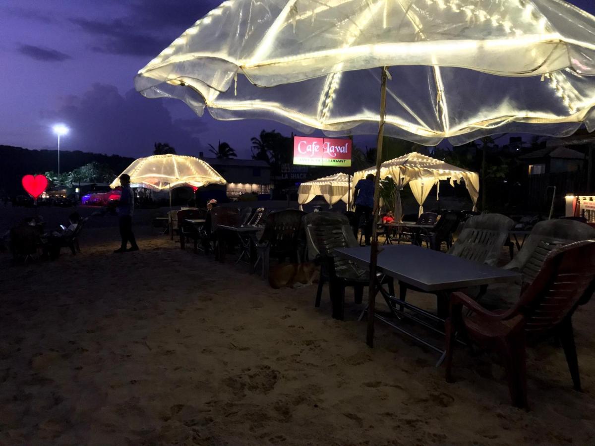 Larios Beach Holidays Resort Baga Exterior foto