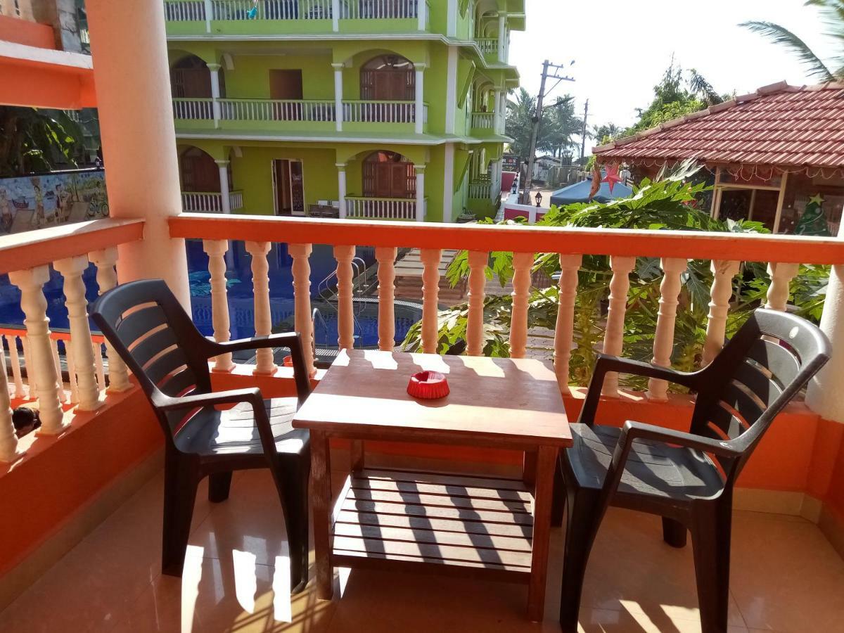 Larios Beach Holidays Resort Baga Exterior foto